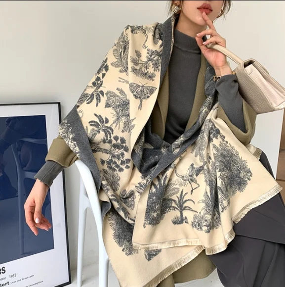 Elegant Cashmere Shawl - Picture 5 of 6